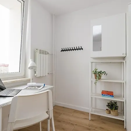 V16 Ajax Metro National Stadiumstudents Rooms * Varsovie