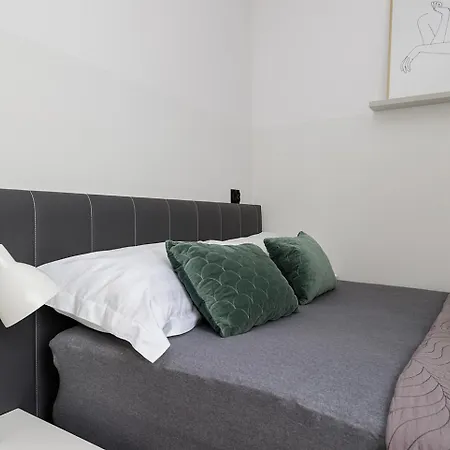 V Ajax Metro National Stadium منزل للإقامة